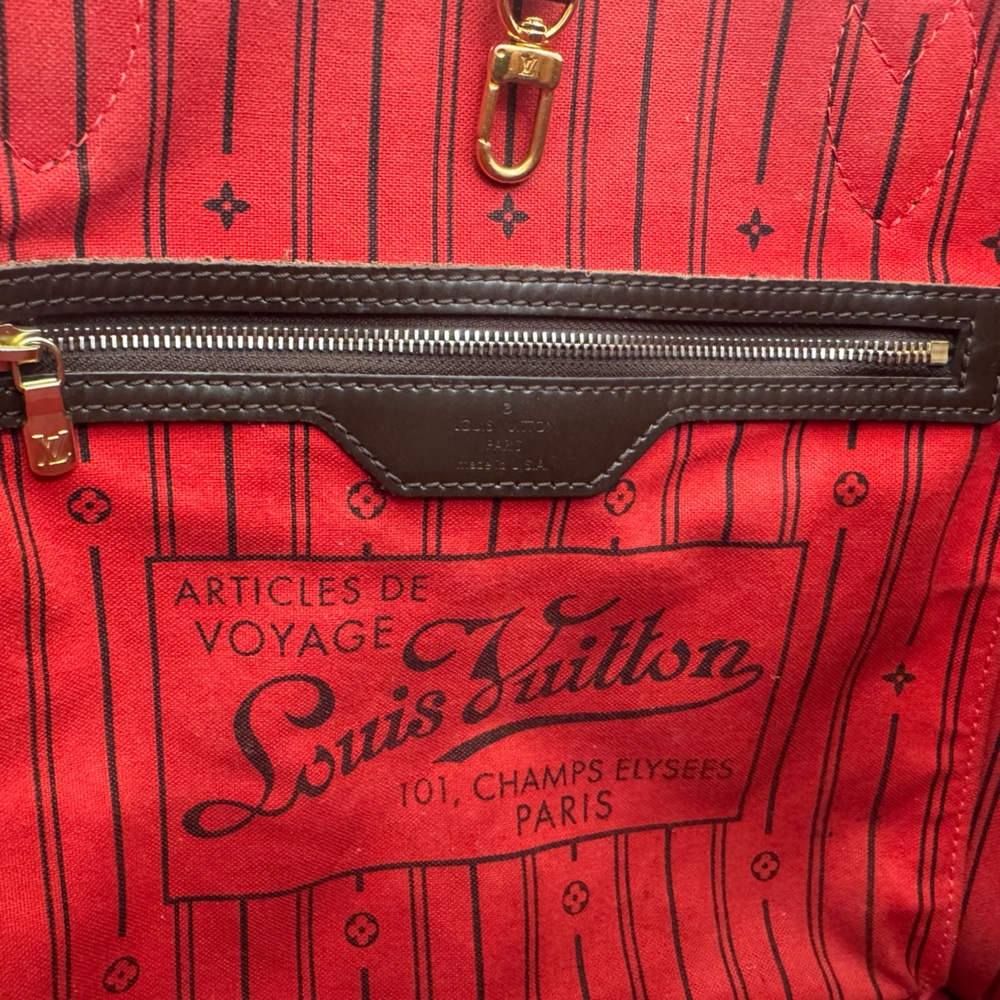 Louis Vuitton Red and Black Interior - Picture 2 of 8